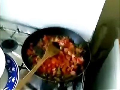 Desi bhabhi sucking while cooking